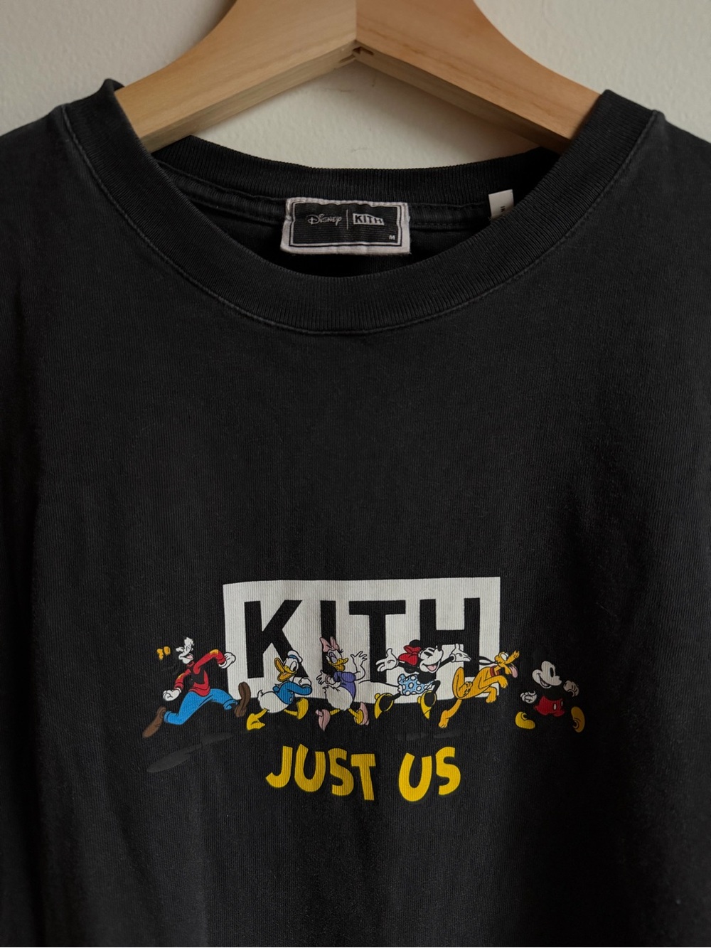 KITH X Disney Just Us Mickey Minnie Goofy Donald Tshirt Medium RARE Streetwear